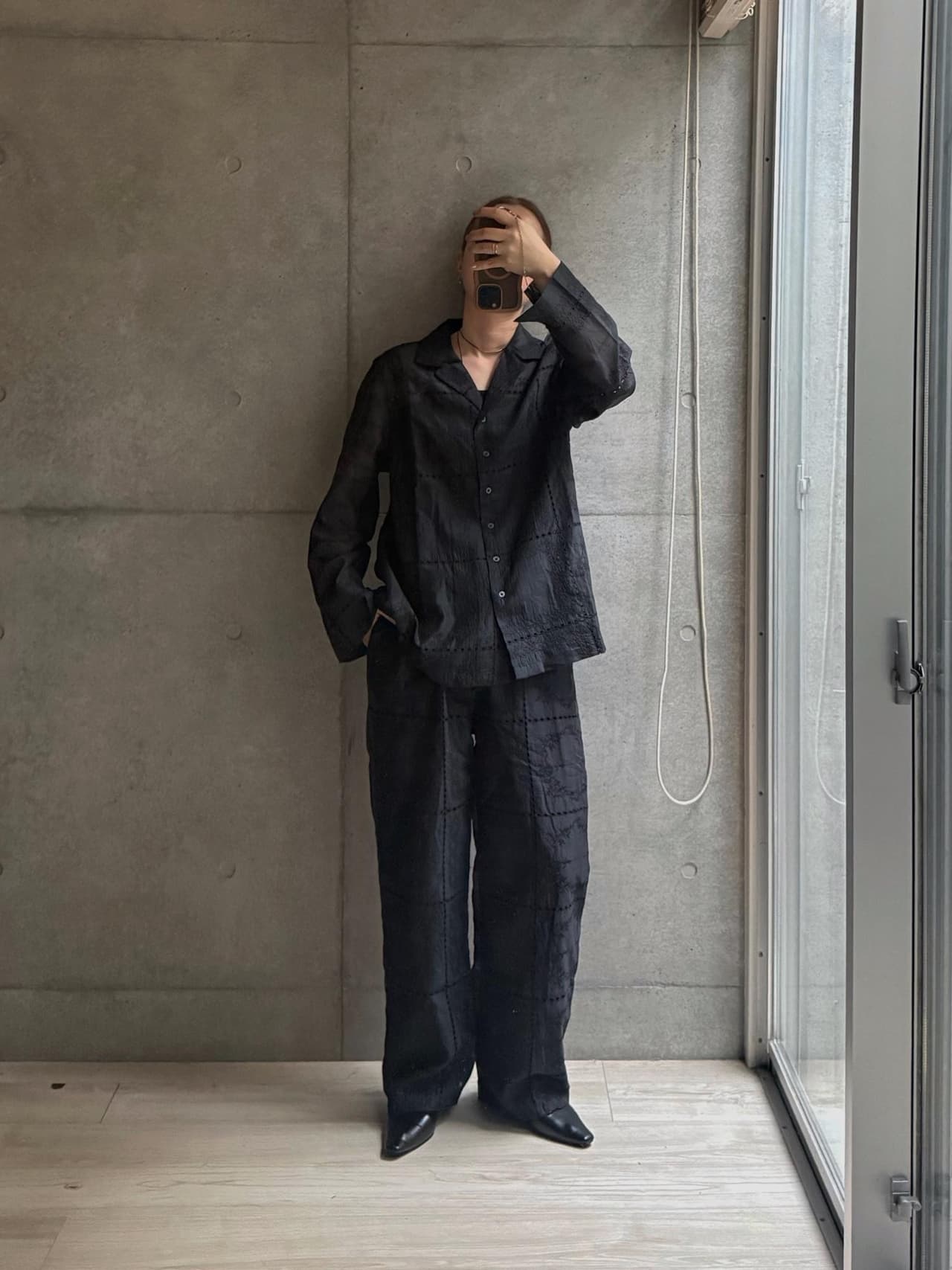 大人気がすぎる刺繍パンツのブラック、再販始まったね。いやこれこの春夏激推し。白もすんごい可愛い。さらっとしててシャリみがあって透け感爽やか。パンツは裏地がくるぶしまであって恥ずかしくないし。感度高い、このプライスで大人世代も恥ずかしくなく…いいよこれほんと。ガンダム体型も着痩せします。 #大人カジュアル