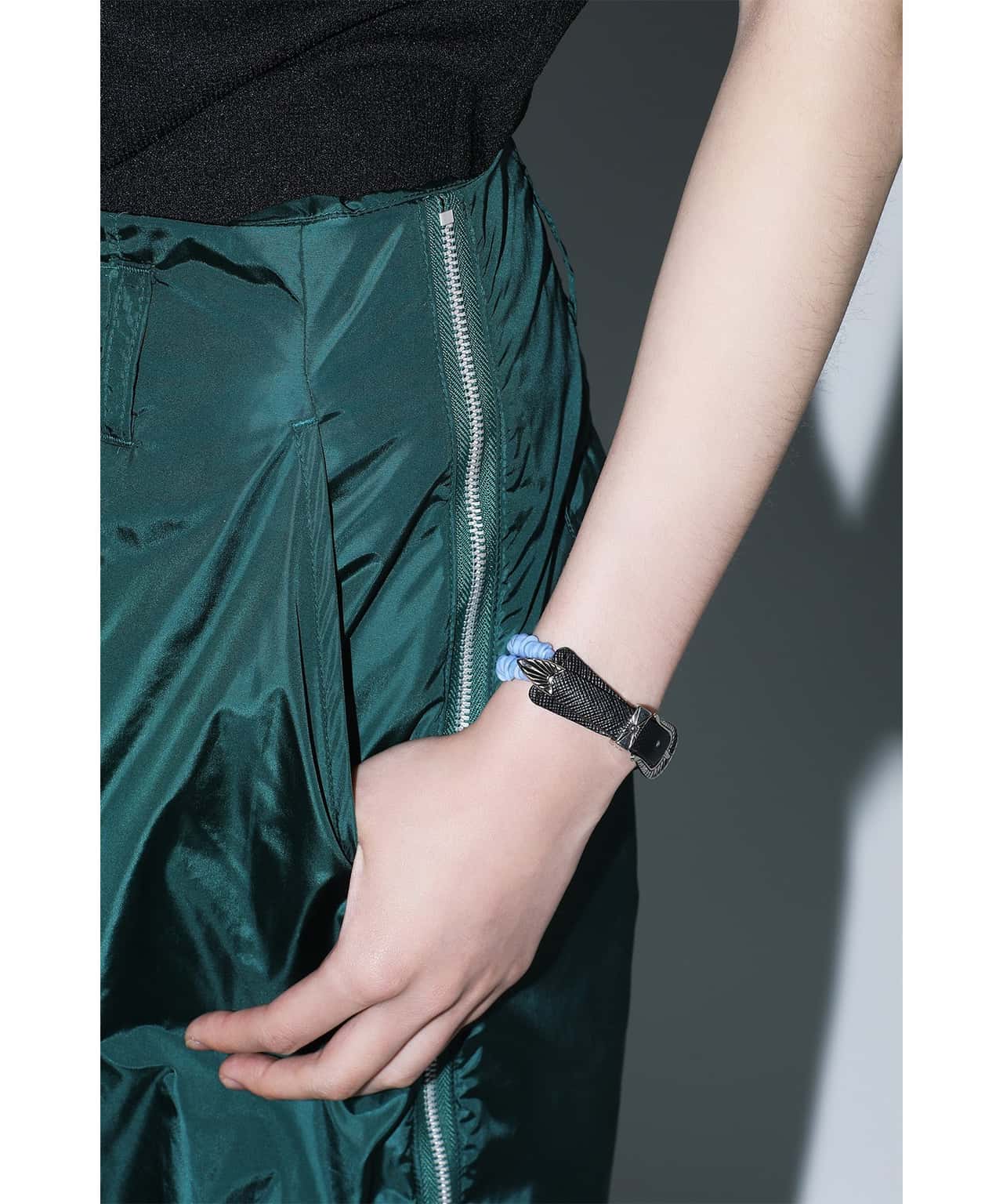 【SALE/40%OFF】TOGA TOO Beads bangle トーガ アクセサリー・腕時計 ブレスレット・バングル ブラック レッド ブルー【送料無料】
