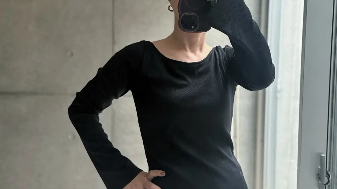 慌ただしい朝はこれ一枚で決まる。下着屋さんが本気で作った、盛れて可愛いカップ付き長袖リブトップス（tu-hacci）