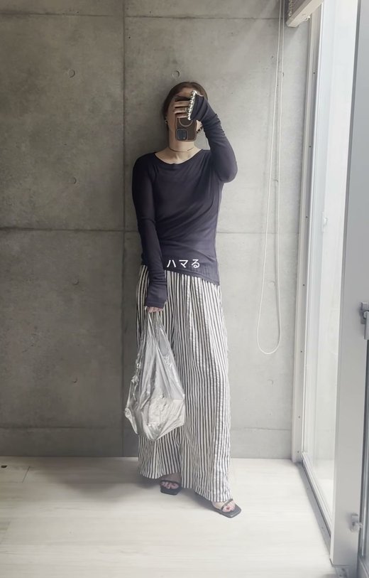 アミアミのサンダル×ストライプスカート